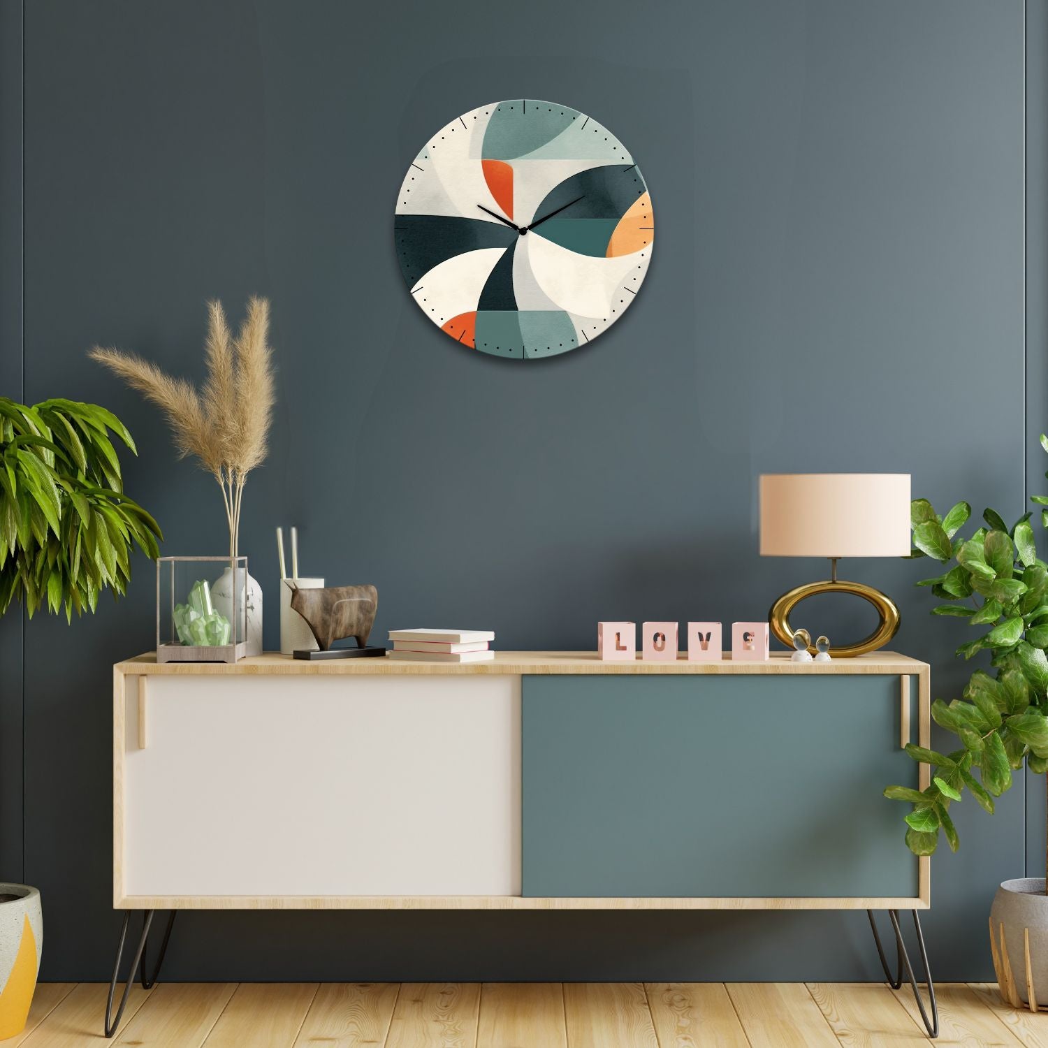 orologio rotondo da parete in alluminio Minimalist 2 appeso sopra una madia