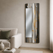 Appendiabiti da muro con specchio ambientato in soggiorno moderno, decoro verticale grigio, bianco e nero con dettagli color oro