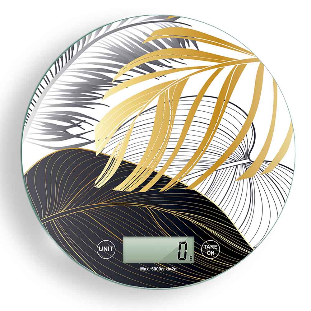 Bilancia digitale decorata con foglie dorate, nere e grigie su sfondo bianco, effetto dinamico e moderno d’ispirazione tropicale.