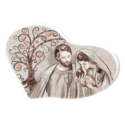 Bomboniera a cuore con Sacra Famiglia e albero della vita decorato con cuori ramati, su sfondo beige con texture elegante e raffinata.