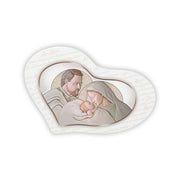 Bomboniera a forma di cuore con Sacra Famiglia in tenui toni caldi, aureole dorate e sfondo con preghiera dell’Ave Maria in elegante corsivo beige.