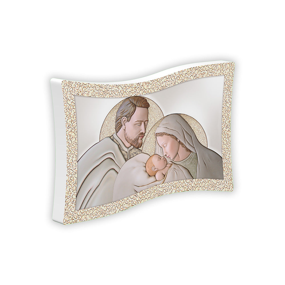 Bomboniera flag Sacra Famiglia con cornice dorata, bassorilievo di Giuseppe, Maria e Gesù Bambino in braccio con aureole, fondo bianco perla, vista laterale
