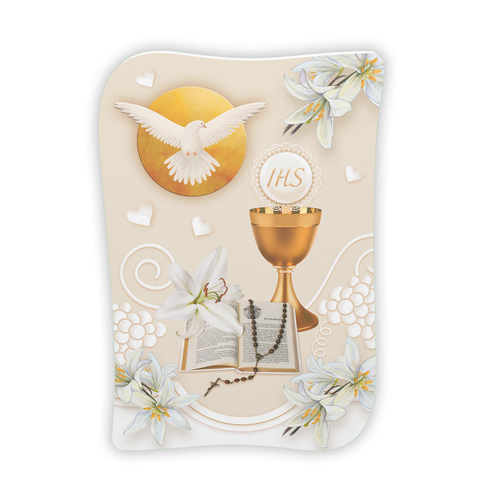 Bomboniera Prima Comunione vista frontale con calice dorato, colomba bianca su disco solare, ostia IHS, rosario su Bibbia aperta e gigli bianchi