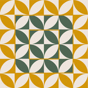 Sottopentola in ceramica quadrata con motivi geometrici colorati, creando un'armonia di forme e tonalità per un effetto decorativo moderno.