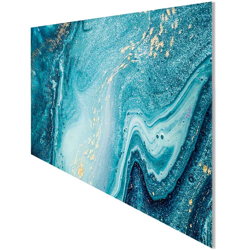 Quadro astratto in plexiglass o vetro con onde fluide dai colori sfumati. Vista laterale che ne valorizza profondità e dettagli.