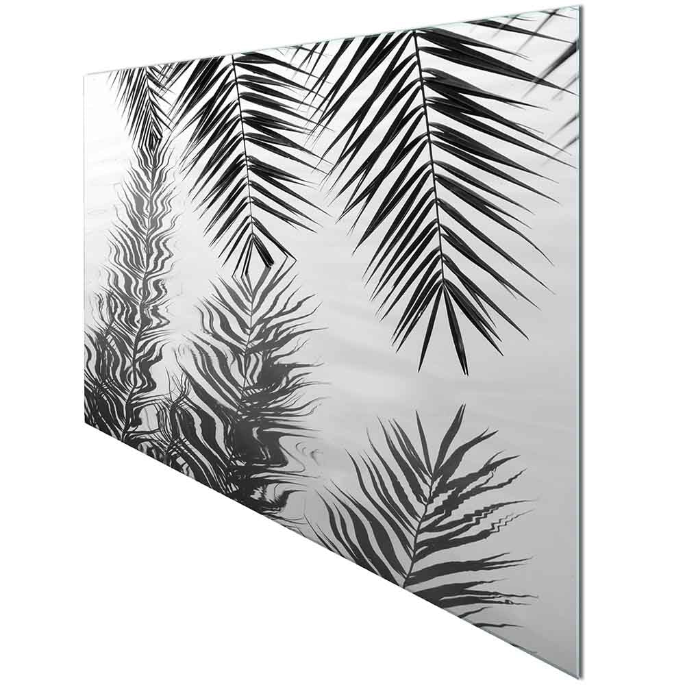 Quadro in plexiglass o vetro con foglie riflesse in acqua, vista laterale che ne accentua la profondità e il gioco di luci.