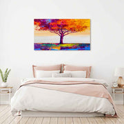 Quadro in plexiglass o vetro con albero stilizzato multicolore su sfondo neutro, appeso sopra letto in stanza chiara.