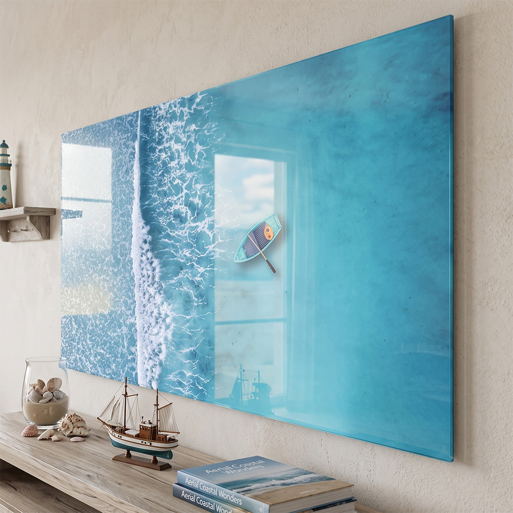 Quadro in vetro con vista aerea sul mare turchese, onde sulla spiaggia e una piccola barca, esposto in un ambiente dallo stile marino.