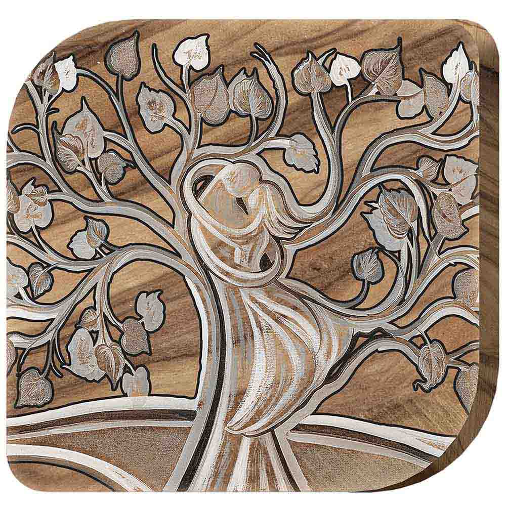 Magnete in legno d'ulivo con decorazione di un albero stilizzato e due figure intrecciate in un abbraccio, simbolo di unione e affetto.