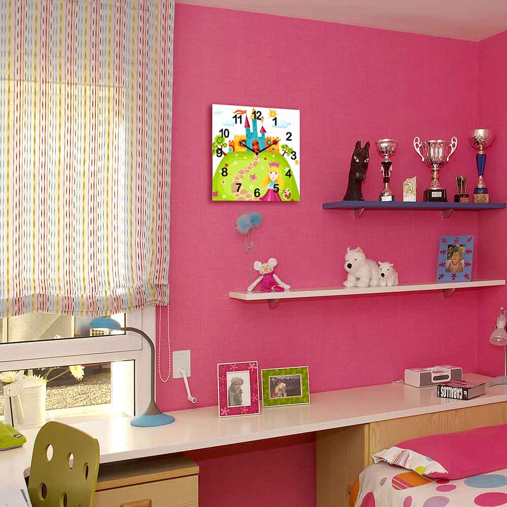 Orologio alluminio quadrato con illustrazione di un castello fiabesco con principessa. Ideale per la camera di una bambina.