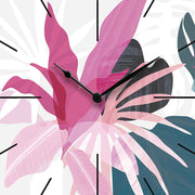 Orologio alluminio quadrato con stampa floreale astratta, colori vivaci e dettagli delicati. Ideale per ambienti luminosi e accoglienti.