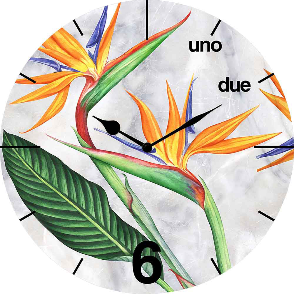 Orologio alluminio rotondo con fiori di sterlitzia, dettagli naturali e armoniosi. Ideale per ambienti rilassanti.