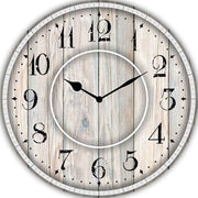 Orologio alluminio rotondo con effetto legno vintage, sfondo chiaro con venature naturali e numeri neri in stile retrò. Perfetto per ambienti rustici.