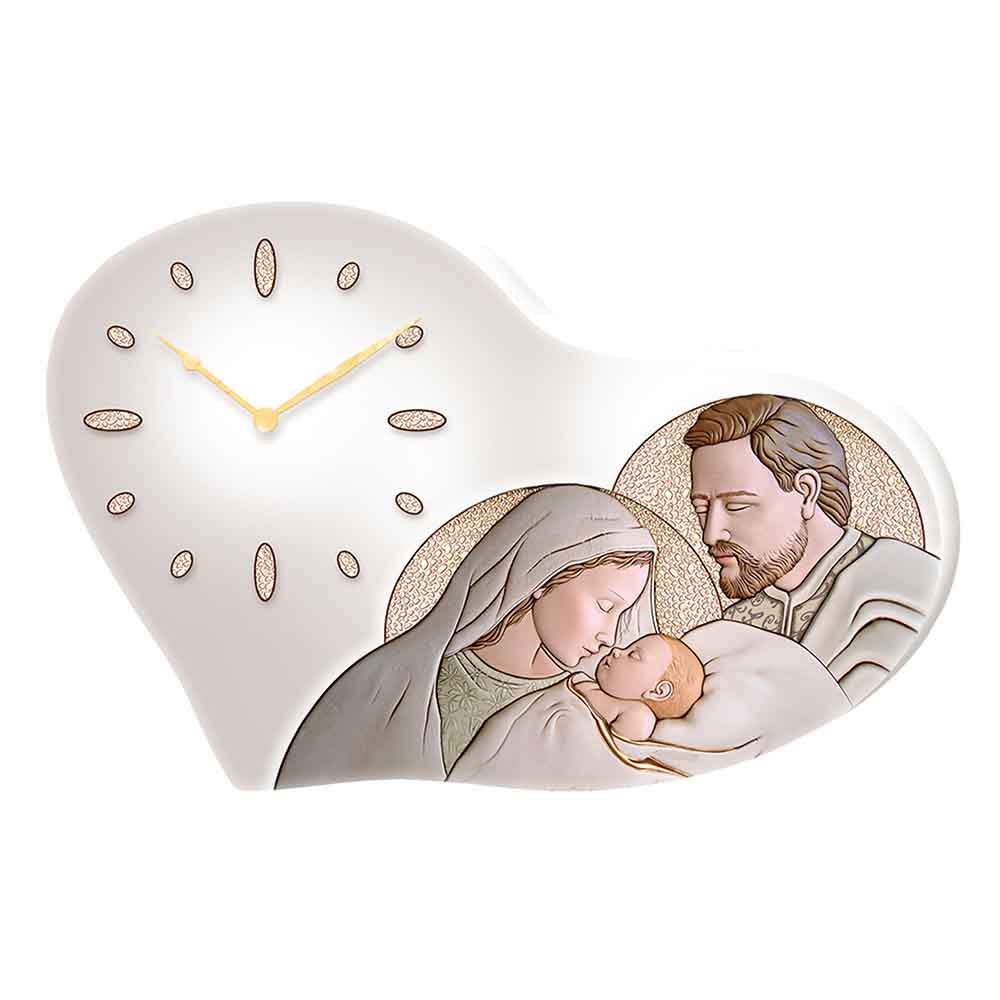 Orologio bomboniera in legno a cuore con immagine della Sacra Famiglia in stile artistico, perfetto per eventi religiosi.