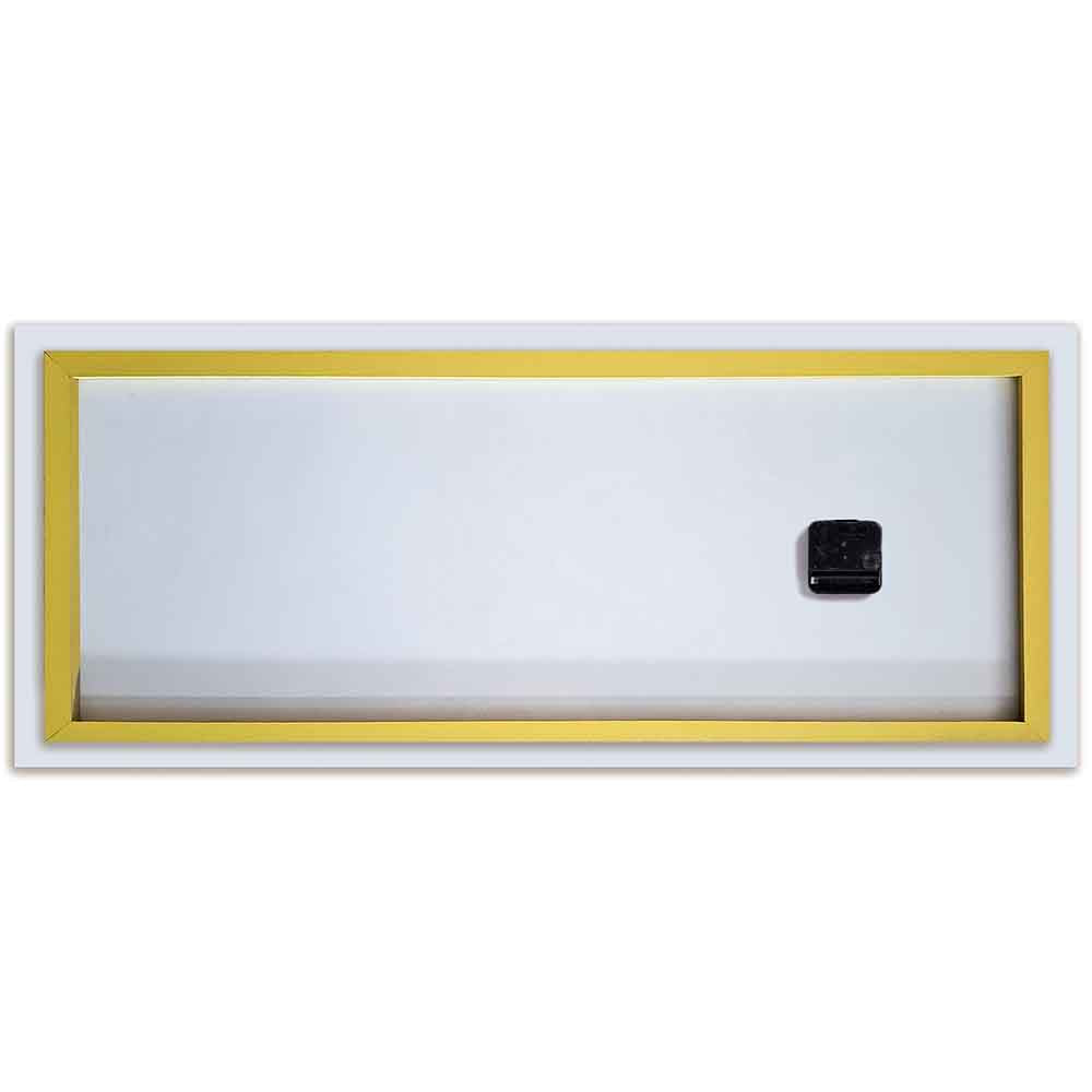 Retro dell'orologio in plexiglass con motivo effetto marmo grigio, mostrando il meccanismo e il supporto di fissaggio.