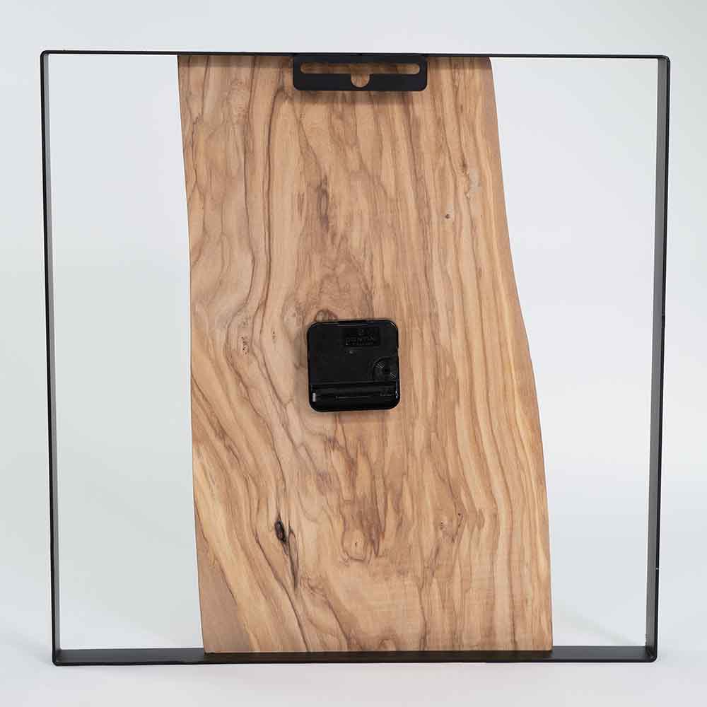 Retro dell'orologio ulivo acciaio da parete, evidenziando il meccanismo e il gancio per appendere.