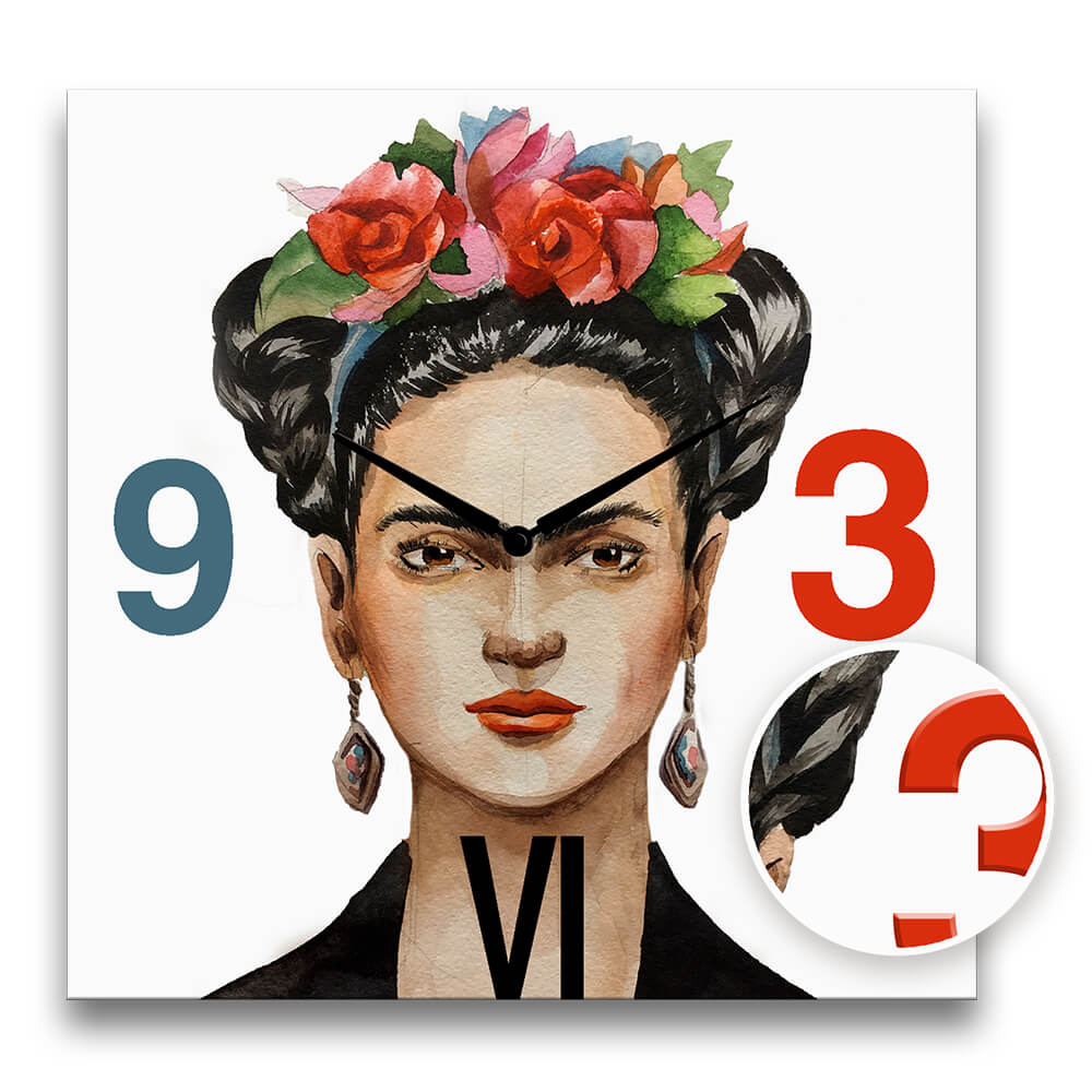 zoom su dettaglio a rilievo di un orologio da parete quadrato con frida kahlo