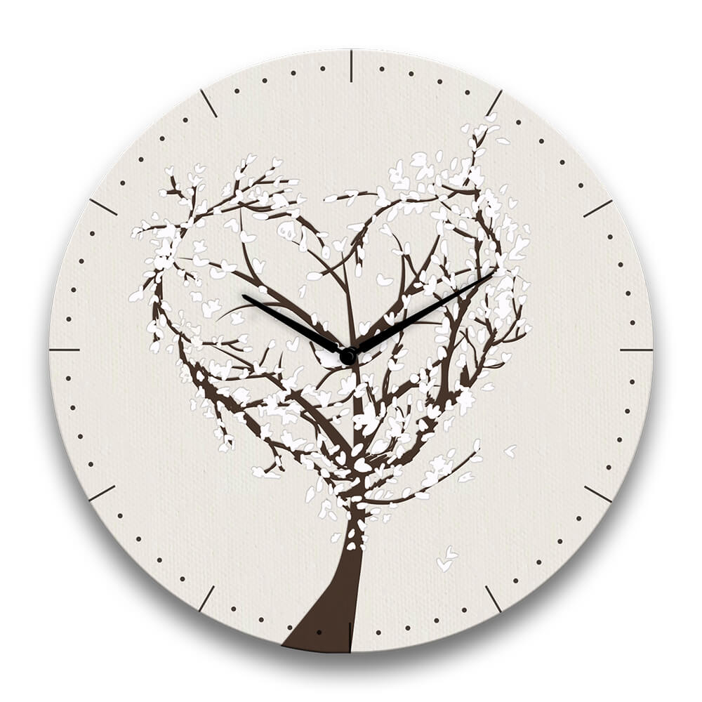 orologio rotondo da parete moderno con un albero a forma di cuore