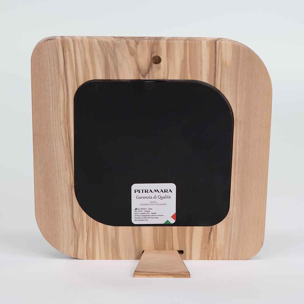 Retro del portafoto grande in legno d'ulivo, con supporto pieghevole e chiusura sicura.