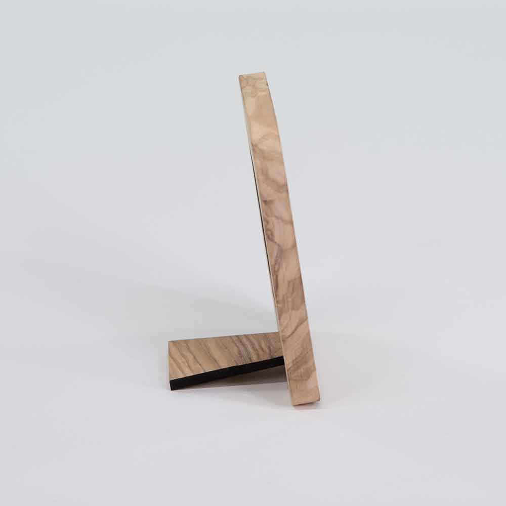 Profilo del portafoto piccolo in legno d'ulivo, con texture naturale ben visibile.