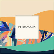 Portafoto vetro quadrato con decorazione di fiori di sterlizia, un tocco floreale elegante.