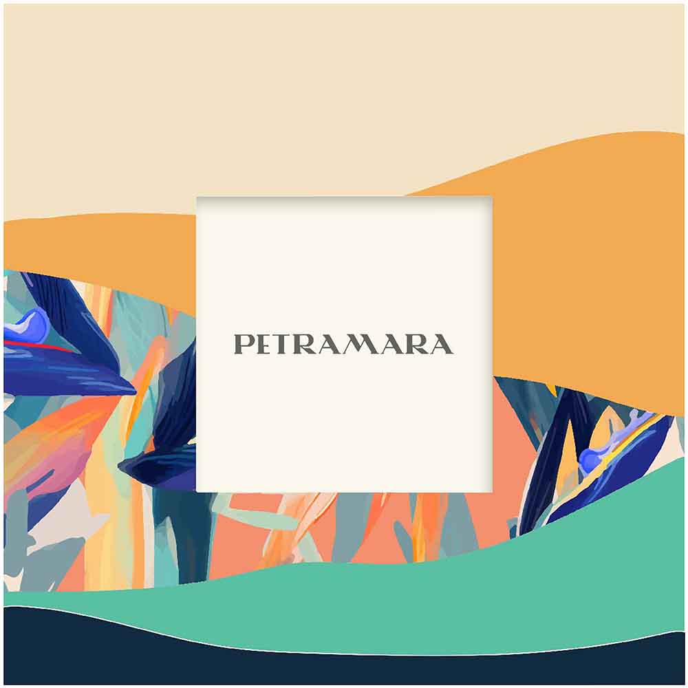 Portafoto vetro quadrato con decorazione di fiori di sterlizia, un tocco floreale elegante.