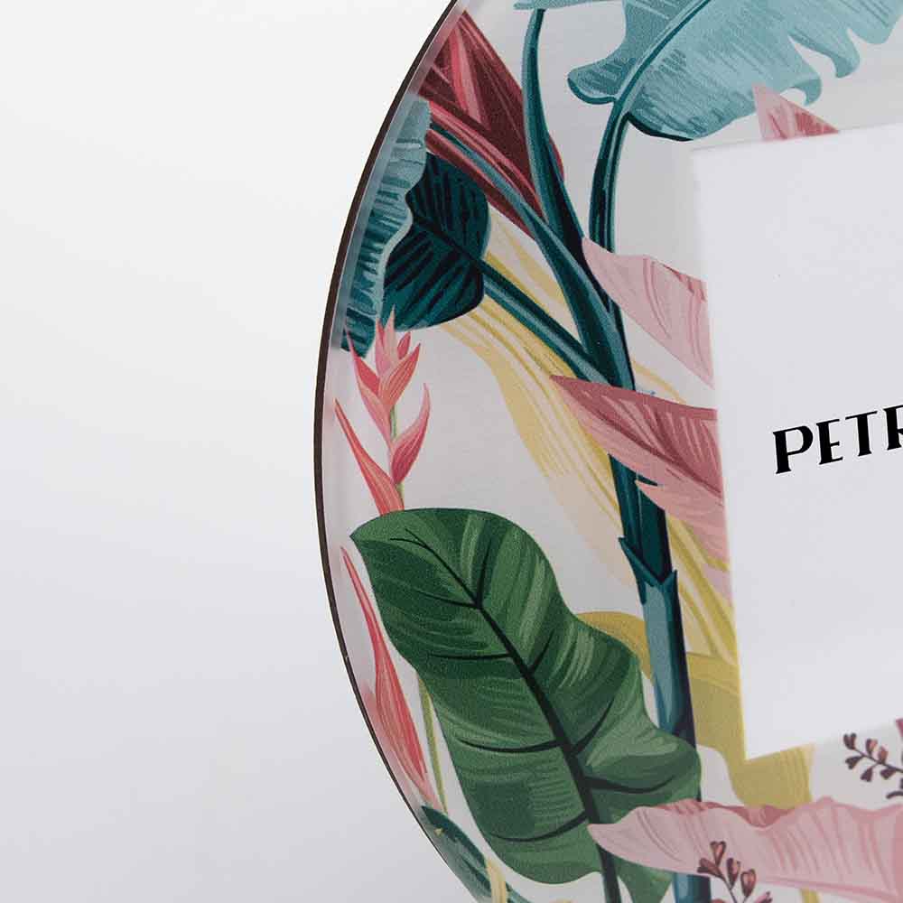 Zoom sulla stampa di un portafoto vetro tondo, evidenziando la qualità e i dettagli della decorazione.