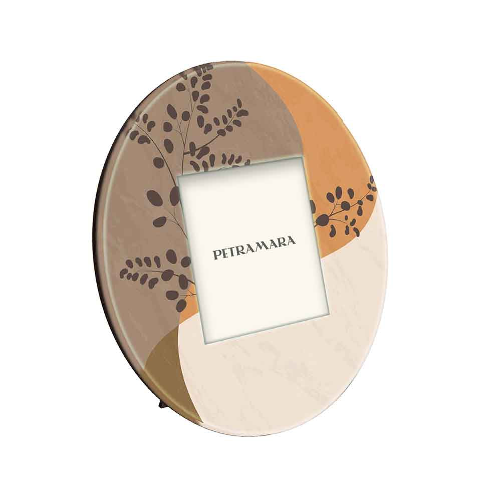 Vista laterale di portafoto vetro rotondo con motivi di rami stilizzati, per un design elegante.