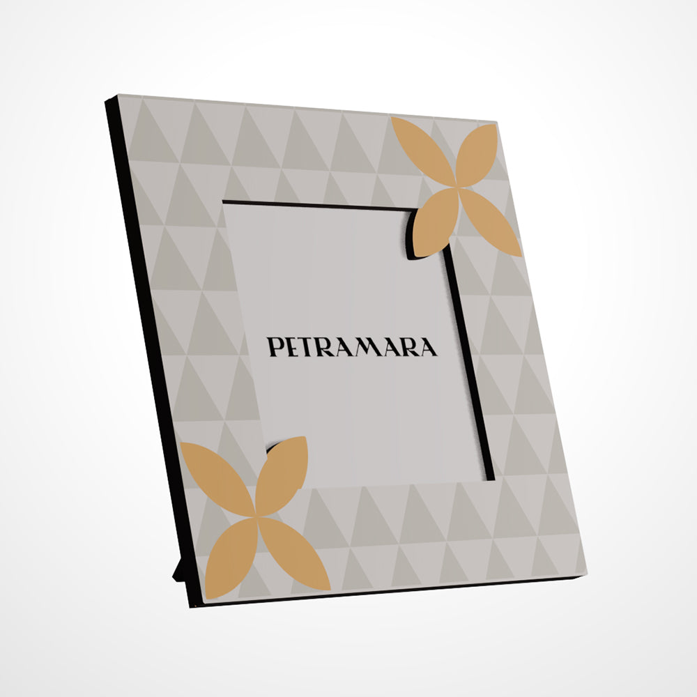 Portafoto in legno "Fiori e Trame Verde" - Design Geometrico Triangolare con Fiori Gialli