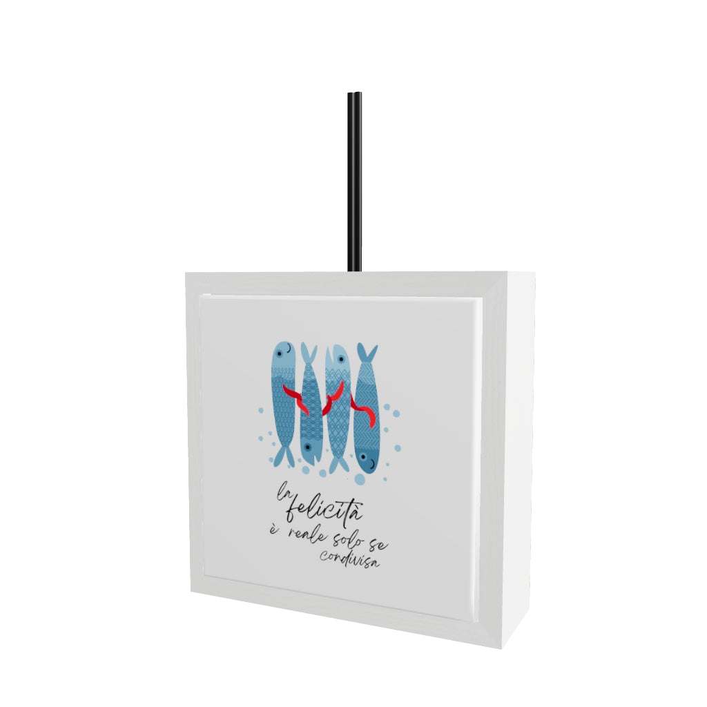 Modello 3D profumatore ceramica bianco con piastrella sardine blu e dettagli rossi, scritta "la felicità è reale solo se condivisa", bastoncini reed neri