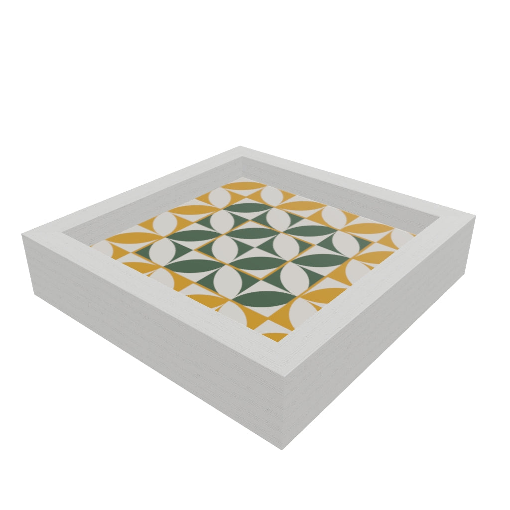 Modello 3D di svuotasche bianco con motivo geometrico a piastrelle in ocra e verde salvia. Decorazione per ingresso e salotto. 