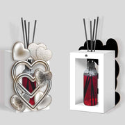 Profumatore bomboniera in legno con più cuori intrecciati intagliati nel pannello frontale, simbolo di amore e affetto.