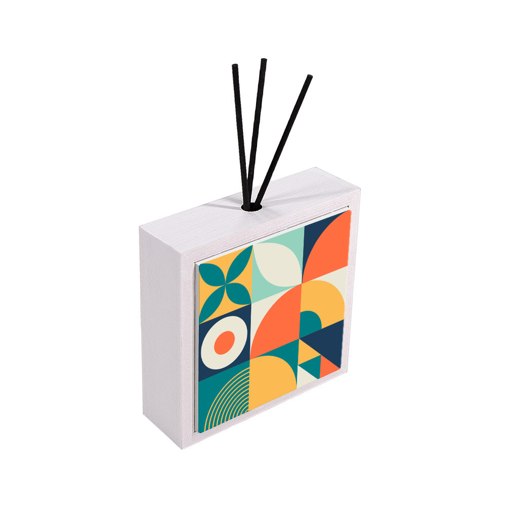 Profumatore ceramica bianco vista laterale, piastrella geometrica Bauhaus con forme circolari, petali e archi in turchese, arancio e navy, reed neri