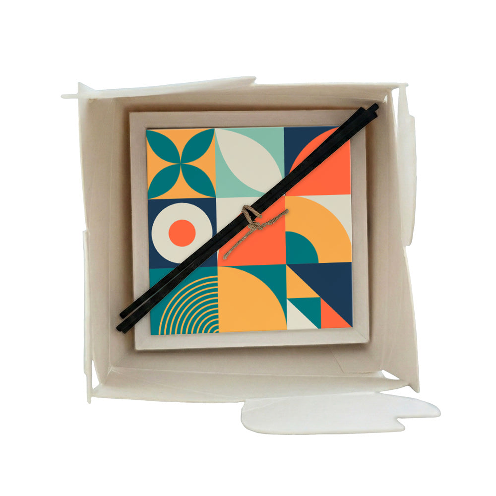 Profumatore ceramica in scatola, decoro geometrico Bauhaus turchese, arancio e navy, forme circolari, petali e archi, bastoncini reed neri