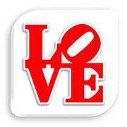 Quadretto in legno con la scritta 'Love' in rosso, esprime romanticismo e dolcezza.