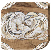 Quadretto in legno d'ulivo con decoro della Sacra Famiglia, espressione di fede e spiritualità in uno stile raffinato.