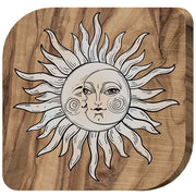 Quadretto in legno d'ulivo con disegno stilizzato del Sole e della Luna, rappresentazione dell'unione tra luce e oscurità.