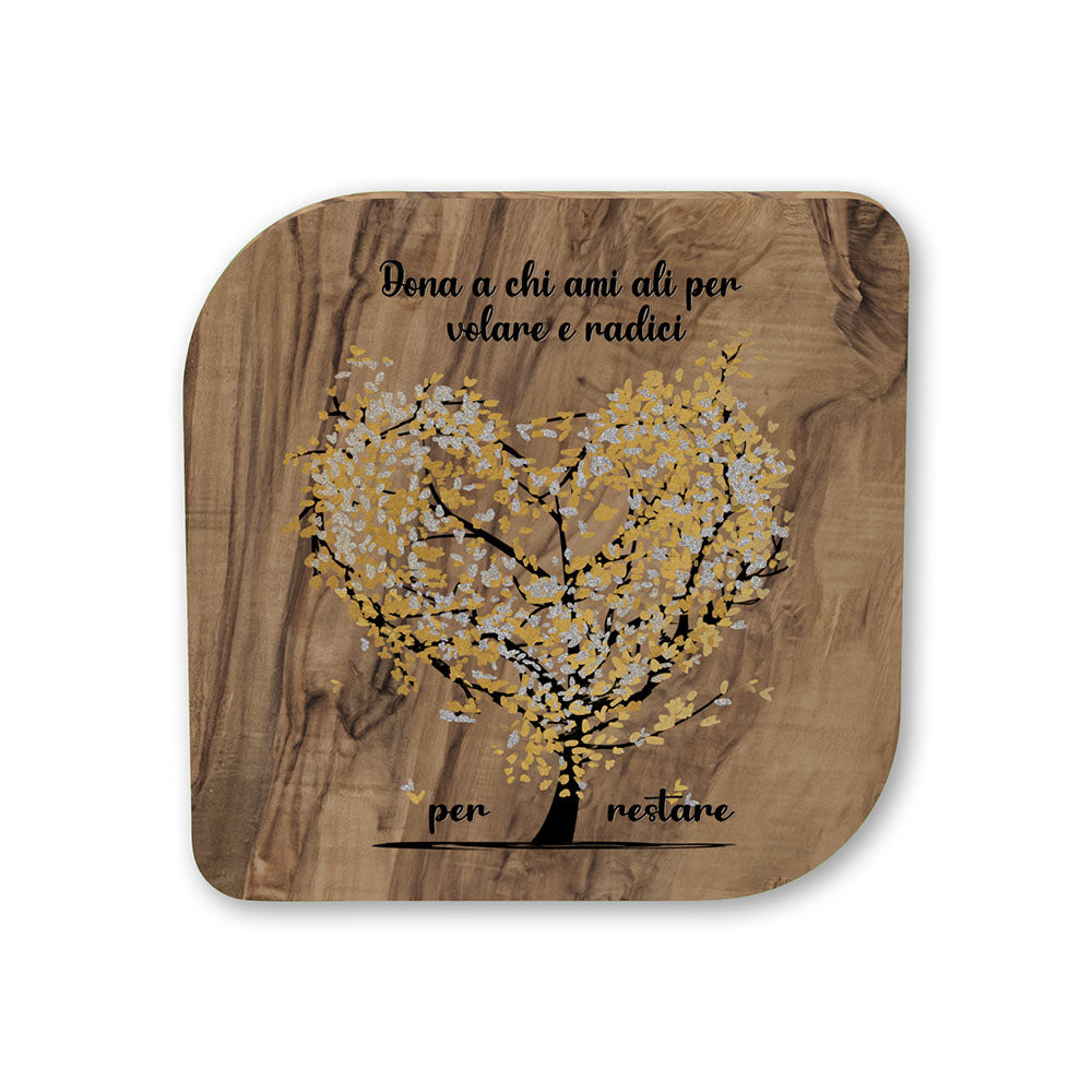 Quadretto legno ulivo con albero a forma di cuore, foglie dorate e argentate, frase "Dona a chi ami ali per volare e radici per restare"