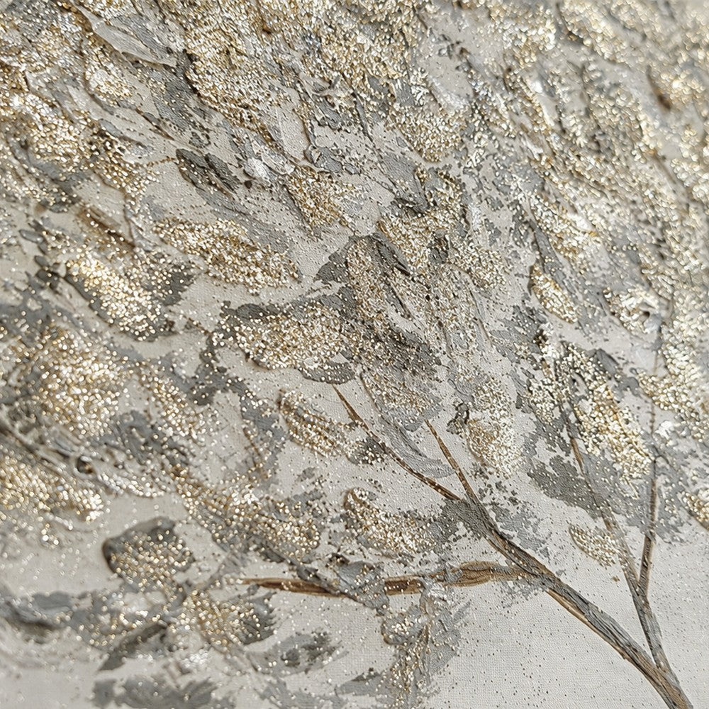 Dettaglio della pittura materica e dei glitter argentati del quadro Albero Grey Glitter dipinto a mano.
