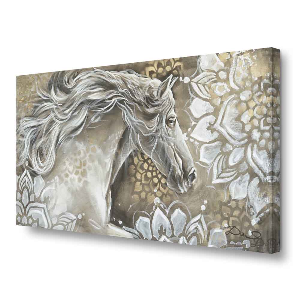 Quadro dipinto a mano con cavallo bianco in corsa, criniera al vento, sfondo con motivi floreali oro e beige, dettagli materici.