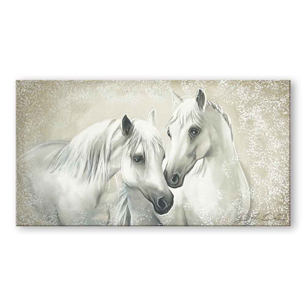 Quadro dipinto a mano con coppia di cavalli bianchi, dettagli realistici, criniere fluenti e sfondo beige con texture artistiche.