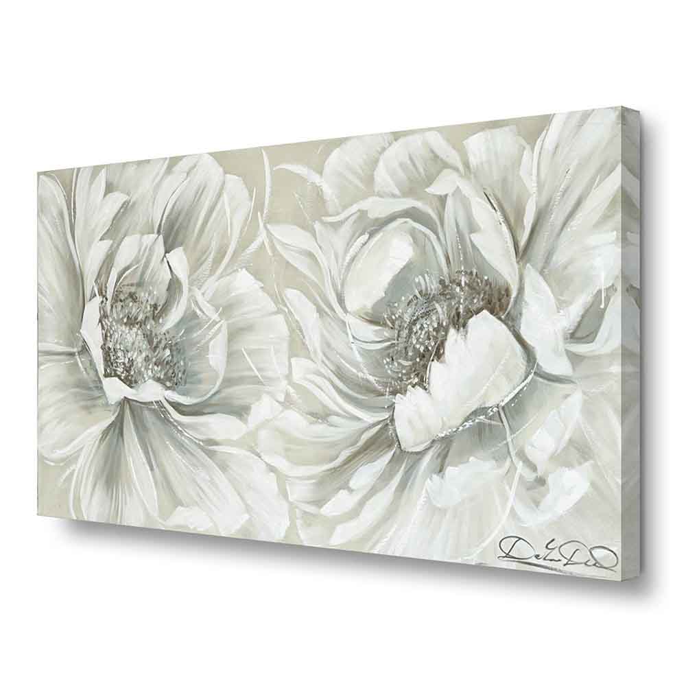 Quadro dipinto a mano con due peonie bianche in primo piano, pennellate materiche e tonalità neutre per un tocco raffinato.