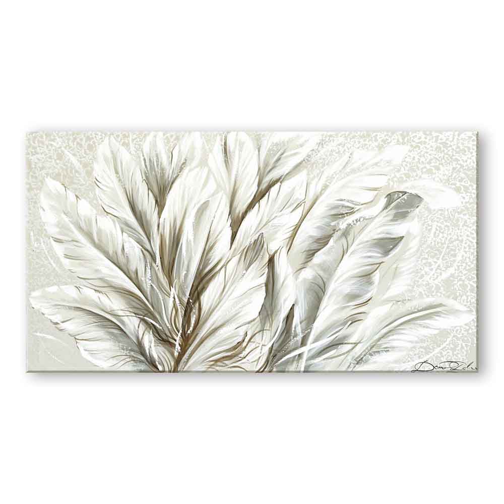 Quadro dipinto a mano con morbide piume bianche dai contorni sfumati, pennellate leggere e dettagli dorati su sfondo chiaro con effetto delicato.