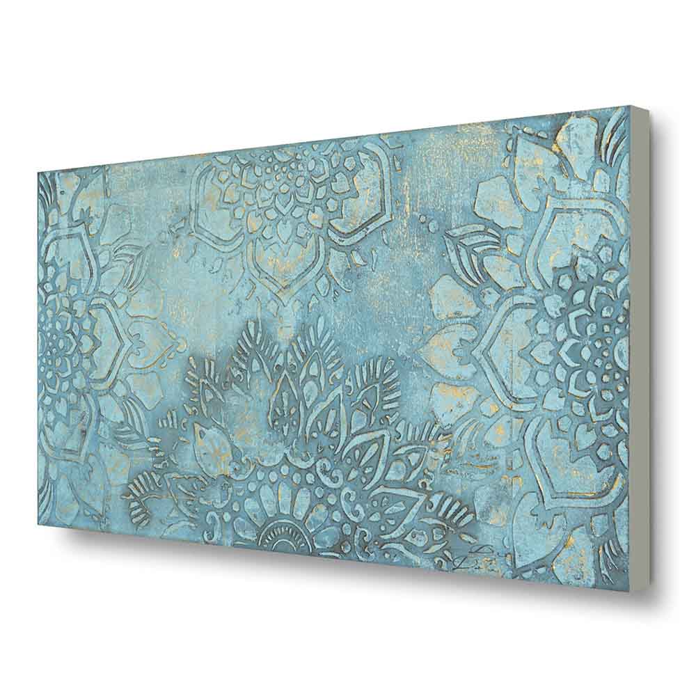 Quadro dipinto a mano con mandala turchese, catturato da una prospettiva laterale, evidenziando i dettagli raffinati e la profondità del design.