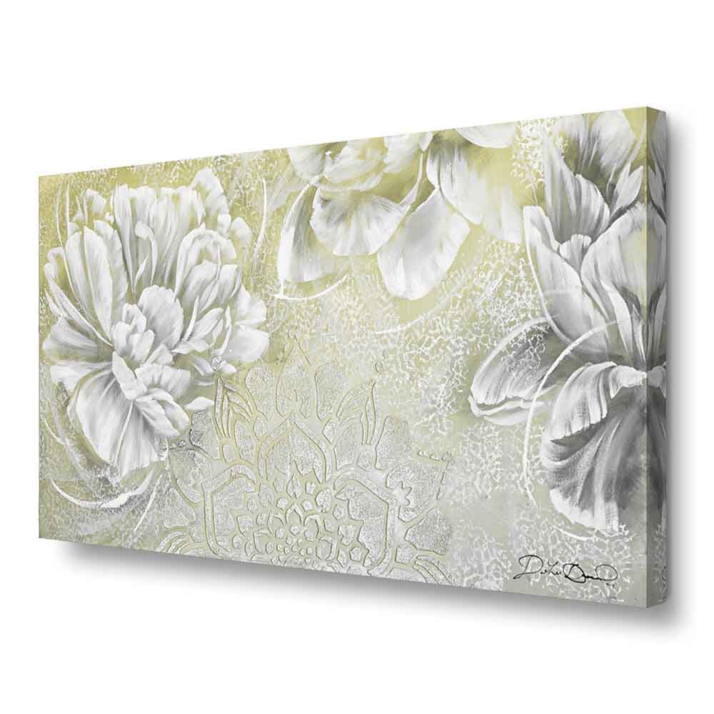 Quadro dipinto a mano con peonia in rilievo, vista laterale. Luci e ombre donano profondità e risalto ai petali voluminosi.