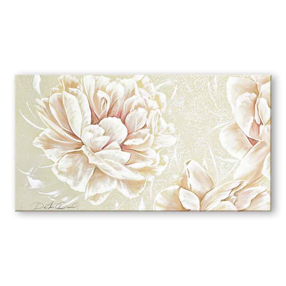 Quadro dipinto a mano con una peonia rosa in primo piano, dettagli raffinati dei petali su una tela dai toni morbidi e sfumati.