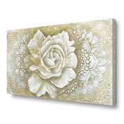 Quadro dipinto a mano con una delicata rosa bianca vista di lato, pennellate sfumate e dettagli realistici su sfondo tenue.