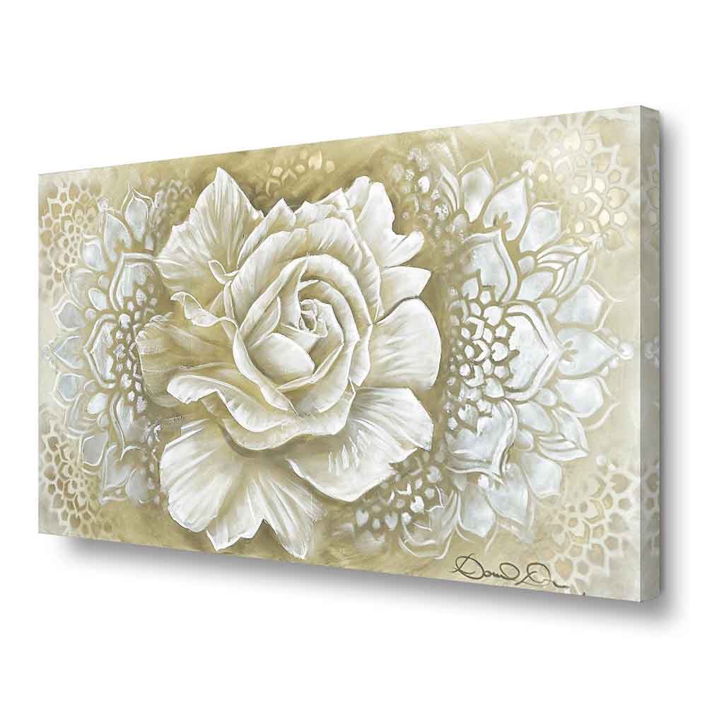 Quadro dipinto a mano con una delicata rosa bianca vista di lato, pennellate sfumate e dettagli realistici su sfondo tenue.