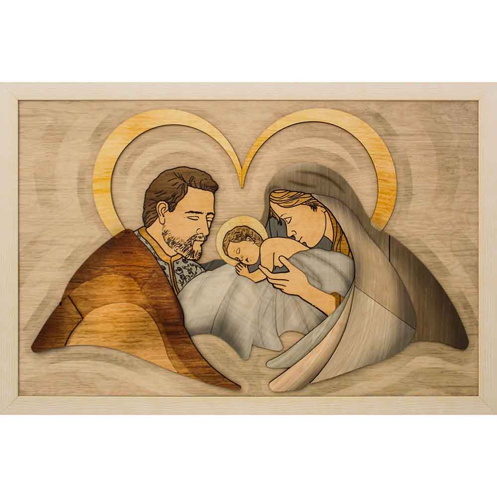 Quadro in legno con Sacra Famiglia in rilievo, Maria e Giuseppe accanto al Bambino. Un cuore dorato incornicia la scena su pannello in legno naturale.