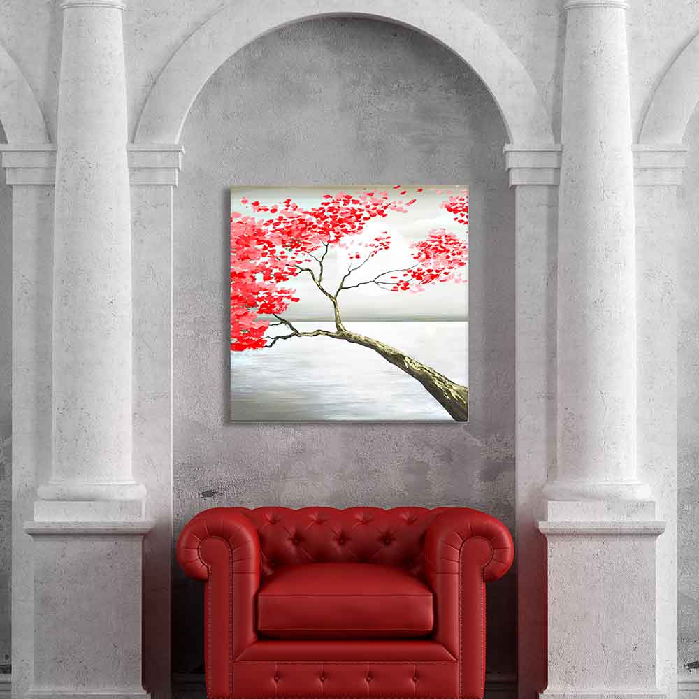 Quadro su tela con ramo e foglie rosse appeso su parete con poltrona rossa, creando un contrasto sofisticato e accogliente.